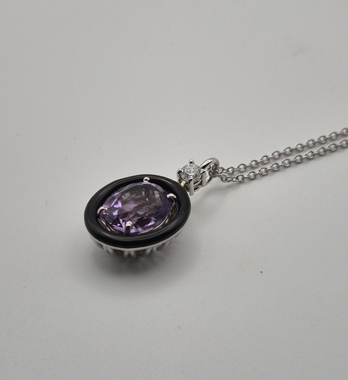 Collana e Ciondolo Argento 925 Ametista Ovale Naturale Hyceram | Atelier Orafo | steso