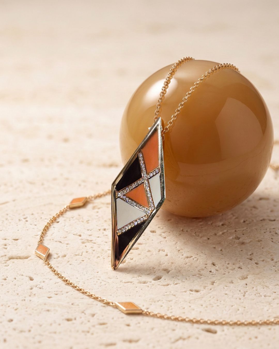 Girocollo in Oro Giallo 18 kt con Diamanti Naturali e HyCeram®