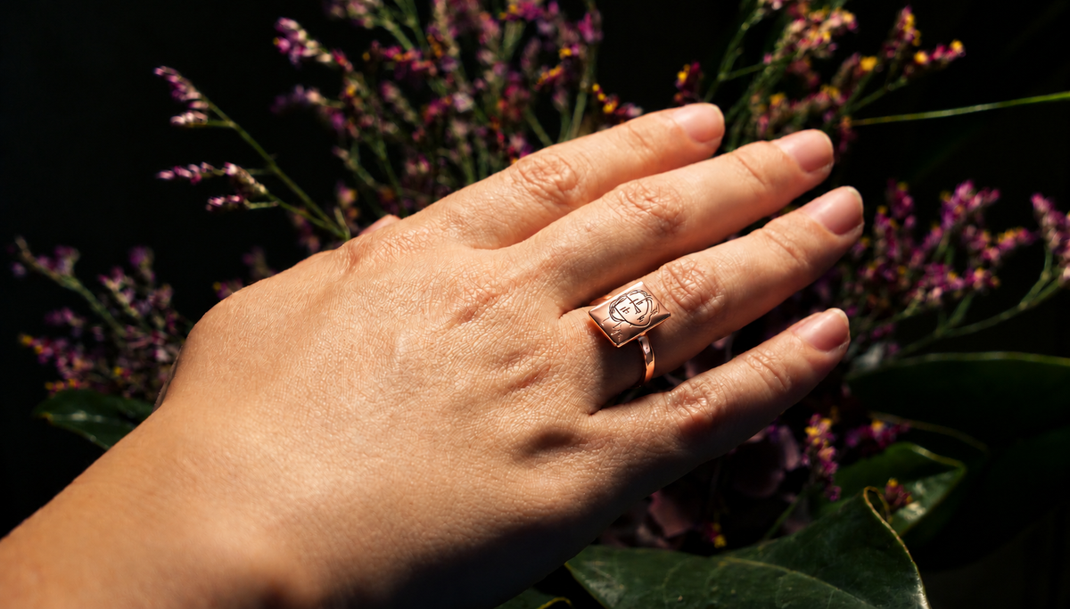 Anello Blue Oro Rosa 9kt | Atelier Orafo | indossato