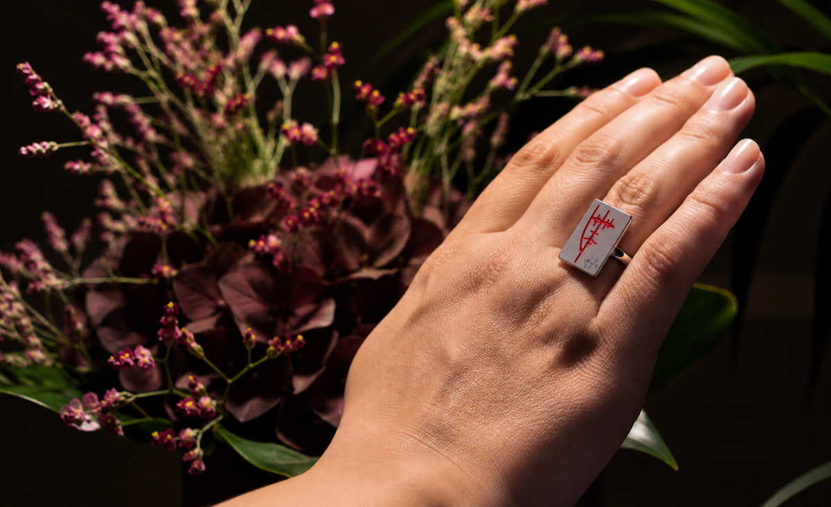 Anello Lui Argento 925 Smalto Rosso | Atelier Orafo | indossato