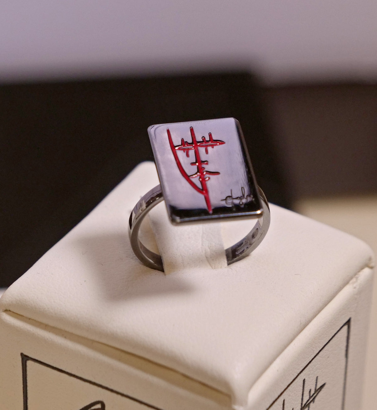 Anello Lui Argento 925 Smalto Rosso | Atelier Orafo | supporto