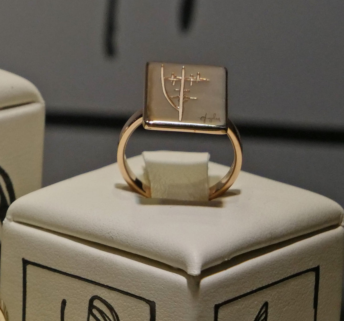 Anello Lui Oro Rosa 9kt | Atelier Orafo | supporto