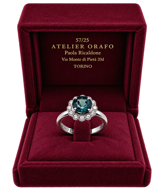 Anello Oro Bianco 18kt con Zaffiro naturale NTE certificato e Diamanti Naturali con scatola | Atelier Orafo | scatola6 | tras | 2400