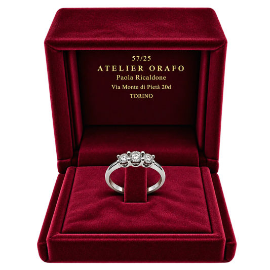 Anello Trilogy Oro Bianco 18kt con Diamanti Naturali 018 | Atelier Orafo | scatola | tras