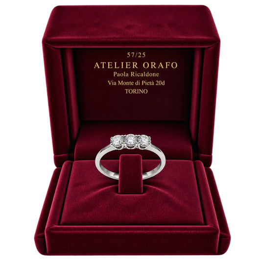 Anello Trilogy Oro Bianco 18kt con Diamanti Naturali | Atelier Orafo | scatola