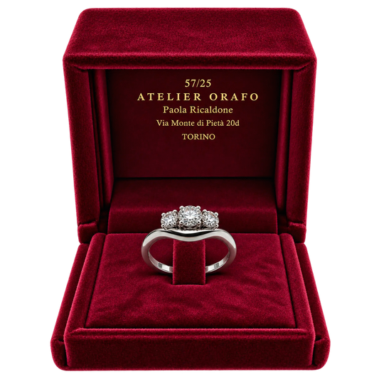 Anello Trilogy Oro Bianco 18kt con Diamanti Naturali | Atelier Orafo | scatola2