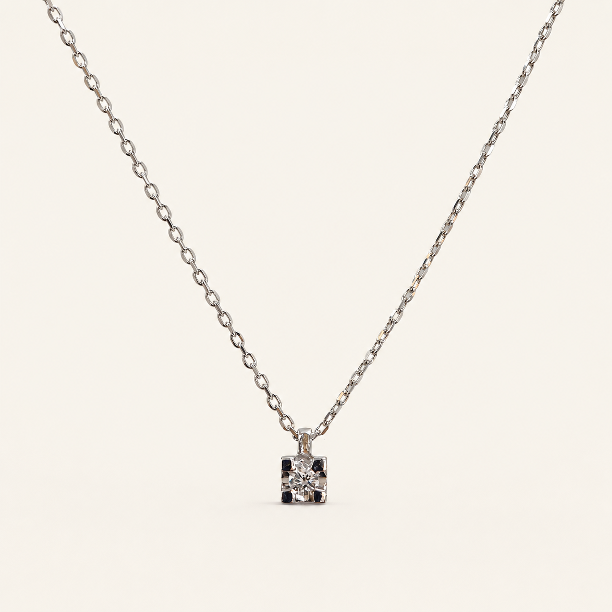 Collana Punto Luce Oro Bianco 18kt e Diamante Naturale 0,04 | Atelier Orafo ! nudo
