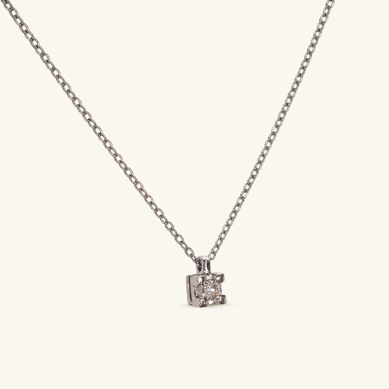 Collana Punto Luce Oro Bianco 18kt e Diamante Naturale 0,04 | Atelier Orafo ! nudo2