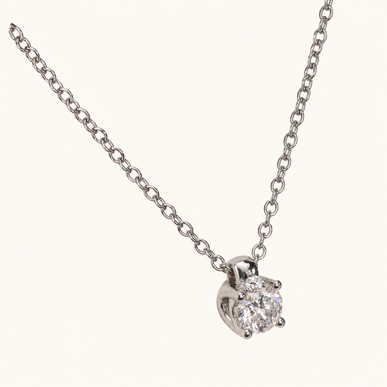 Collana Punto Luce Oro Bianco 18kt e Diamante Naturale | Atelier Orafo | nudo2