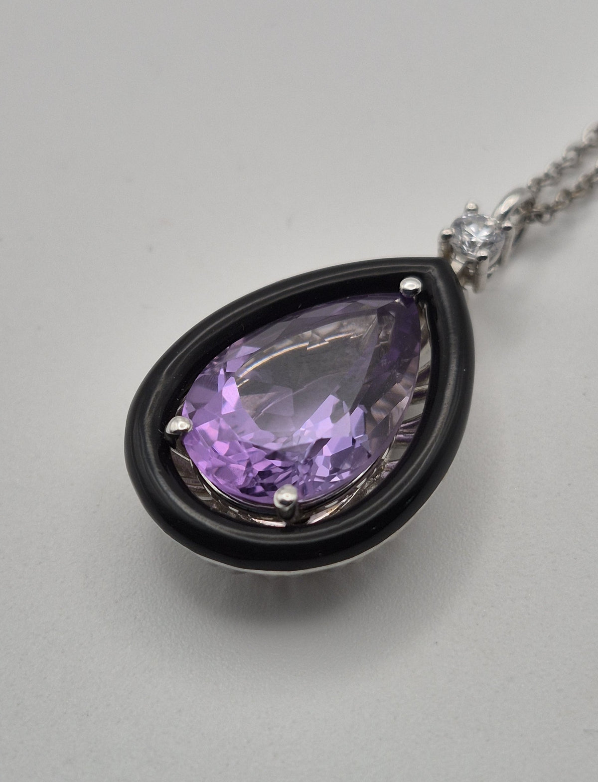 Collana e Ciondolo Argento 925 Ametista Naturale Goccia Hyceram | Atelier Orafo | steso