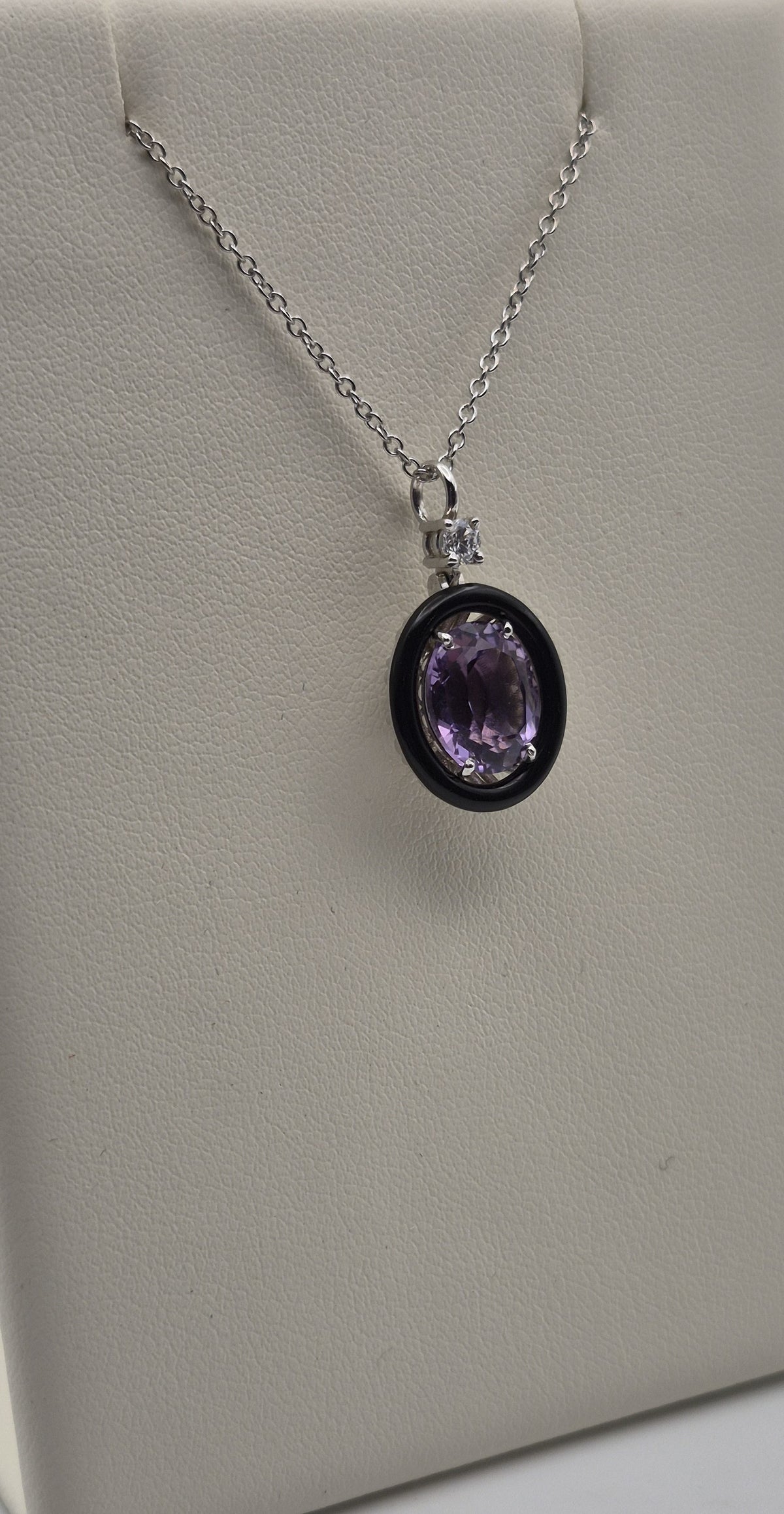 Collana e Ciondolo Argento 925 Ametista Ovale Naturale Hyceram | Atelier Orafo | nudo2
