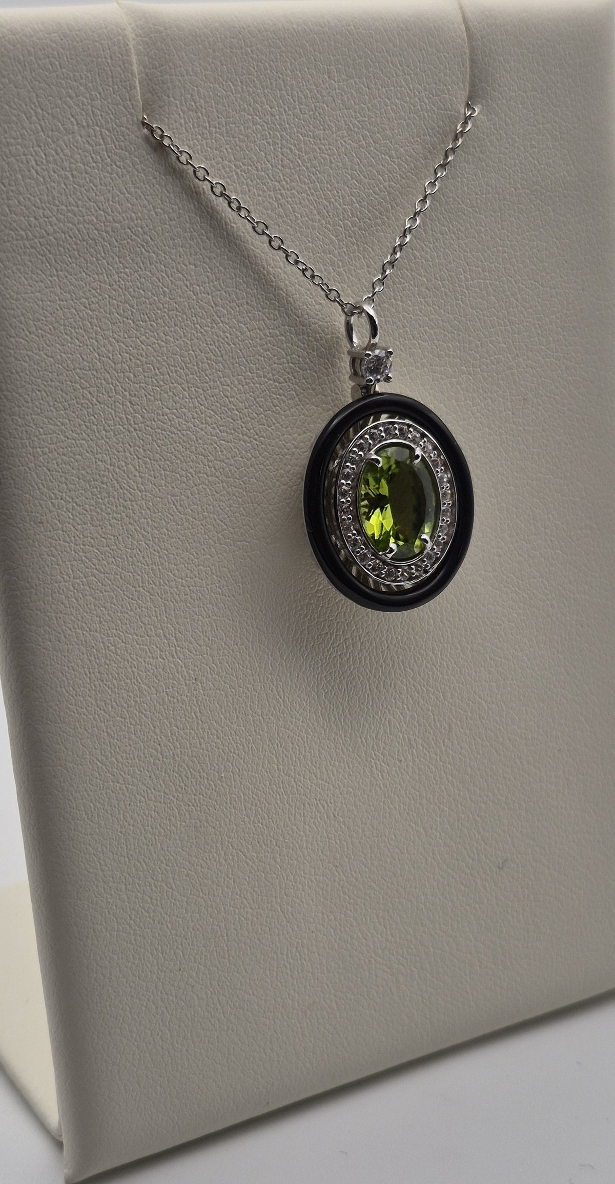 Collana e Ciondolo Argento 925 Peridot Ovale Naturale Zirconi Hyceram | Atelier Orafo | nudo2
