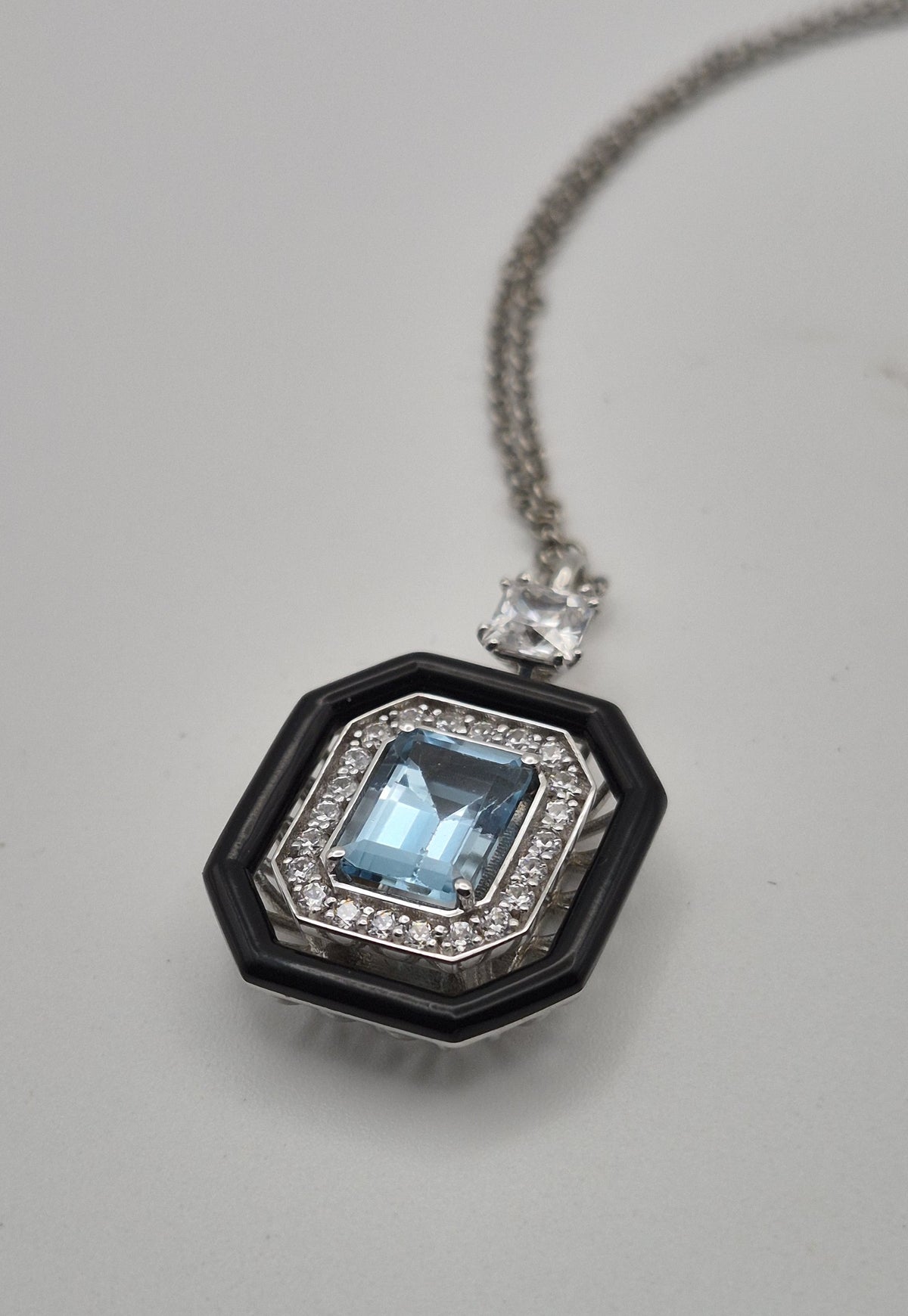 Collana e Ciondolo Argento 925 Topazio Azzurro Naturale Hyceram | Atelier Orafo | steso