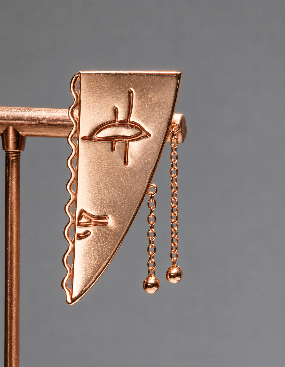 Orecchino Mi Ami Oro rosa 9kt | Atelier Orafo | supporto