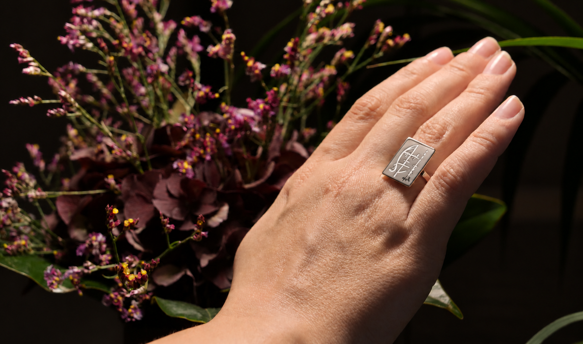 "Lei" · Anello in Argento 925‰ e Smalto Bianco · Collezione SEGNI · Luciano Angeleri